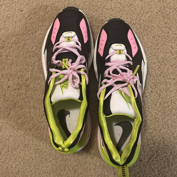 Nike shoes - Picture 6 of 9